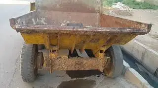 Strange car, does anyone know which company produces it?