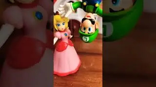 Waka Waka #comedy #nintendo #princesspeach #peach #luigi #supermario #jakks #wakawaka #song #shorts