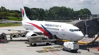 Malaysia Airlines Boeing 737-8H6(WL) Takeoff from Kuala Lumpur International Airport
