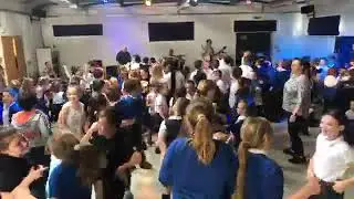 Flakefleet School & The Water Diamonds singing 