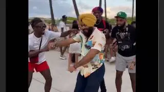 From Hip Hop To Bhangra This Sikh Man conquered Hearts On Miami Beach With His Dance Moves | Viral