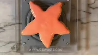 Decorating a Starfish Cookie