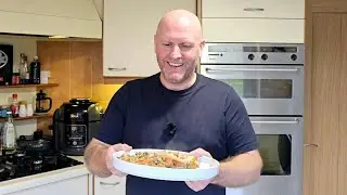 Supermarket CHICKEN ROAST DINNER with all the Trimmings