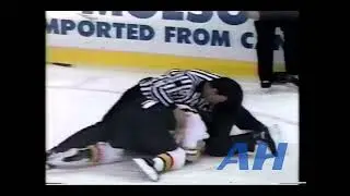 NHL Nov. 18, 1989 Bob Sweeney,BOS v Brendan Shanahan,NJ Boston Bruins New Jersey Devils