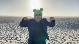 Man with frog hat leaves Wall Street for the beaches | Ocean Beach San Francisco