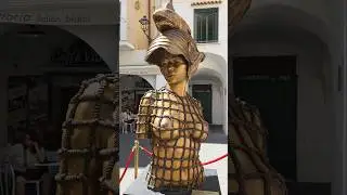 🌊🇮🇹 Amalfi zeigt &bdquo;El mar en tu mente&ldquo; von Roberto Fabelo. Das Meer in deinem Geist