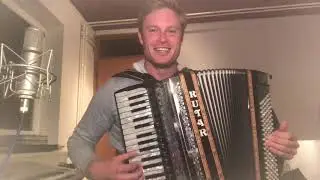 Lepa Anka kolo vodi (Ljudska)
