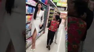 9feet Tall Beautiful Girl in China | SUPER COOL VLOGS |