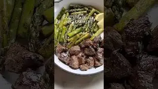 One Pan Garlic Balsamic Steak & Asparagus #recipe #easyrecipe