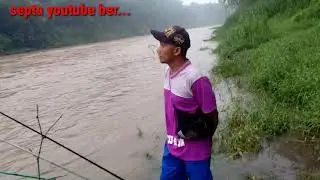 Mancing di sungaibrantas panen baderbang gaeess..masok