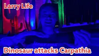 В игре LEGO Carpathia Ларри Лайф нападает динозавр!