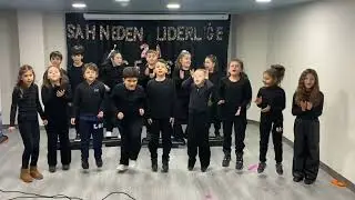 İlkokul 2/A Sınıfı | Hayat Bayram Olsa Koro 🎶 | Sahneden Liderliğe | Lider Sancak Koleji