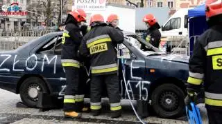 Pokaz umiejętności strażak&oacute;w z CSPSP w Częstochowie.