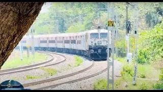 Два сверхскоростных поезда на железнодорожных воротах Канджикоде: Shalimar–TVM Express и Ernakulam–B