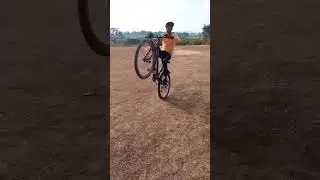 #Hrx cycle stunt karte hue#like aur #meri channel ko #subscribe Kare #cycle stunt status video#__--