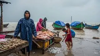 #FishSeller#SeafoodMarket#FreshFish#DailyCatch#SeafoodLovers#OceanToTable#FishMarket#Fishmonger