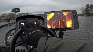Winter Bass Fishing at Smith Mountain Lake #winterbassfishing #sml  #coldwatercranking  #roanokearm