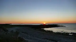 Mitternachtssonne in Berlev&aring;g und Hurtigruten-Schiffe - Zeitraffervideo