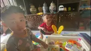 Asyiknya bermain lego