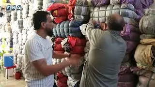 أصبح انتشار الملابس المستعملة (البالة) بشكل كبير على أرصفة الطرقات في ريف إدلب الشمالي ظاهرة لافتة