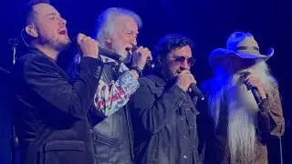 Группа The Oak Ridge Boys исполняет попурри из госпел-песен и песню Elvira / Прощальный тур Ameri...