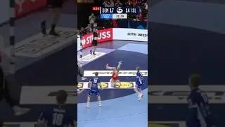 Emil Jakobsen 🤩 #handball #handballer #rolling #rolls #roller #handballgame #handballmoment #edit