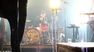 Looks Minus Substance -  The New Cities ft. David Desrosiers 8 mai 2010