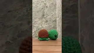 Woobles crochet turtle going for a stroll! 🐢💚🤎