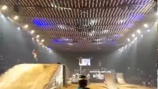 IFMXF Rd1 2017 - Night Of The Jumps, Warming Up with some whip !