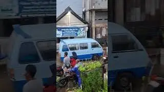 Сильные дожди затопили новый рынок в деревне Кедунгмутих, Демак.