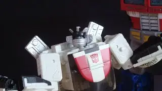 Обзор на Transformers  Earthrise Deluxe Class Wheeljack