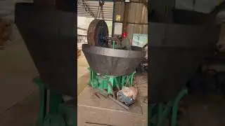 Gold grinding machine,rock gold ore,crushing and grinding#goldmining #gold #miningmachine  #machine