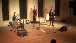 Szerelem (traditional Hungarian) : sung by moira smiley & VOCO