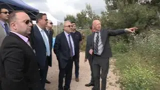 Lebanese Minister of Justice visits UNIFIL HQ, tours Blue Line