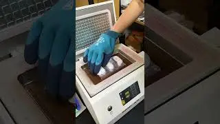 Transfer Skin on the AirPods protection case with #FONLYU hydrogel film cutting machine #airpodcase