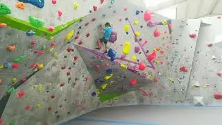 Mark escalando en Indian Rock Santander