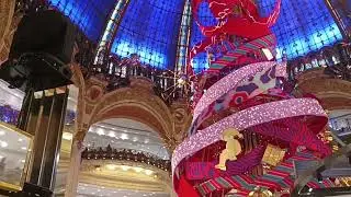 No&euml;l 2025. Coupole du magasin Galerie Lafayette &agrave; Paris boulevard Haussmann. 