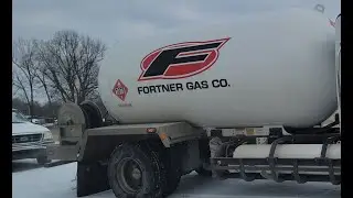 SNOWY DAY PROPANE DELIVERY #propane #propanetruck #delivery #deliveryday #snowyday #coldday #cold
