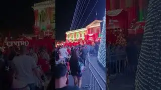 &aacute;rbol gigante #sansalvador #lucesnavide&ntilde;as #viral #new #youtubeshorts #video #shorts #reels #2025