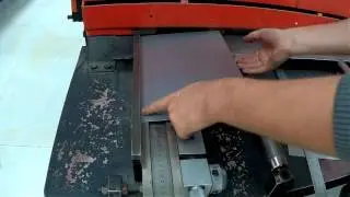 Mise en position sur la cisaille guillotine