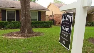 Scammers use fake ads to lure renters