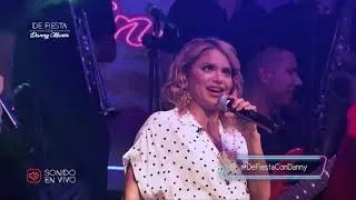 Adriana Lucia y Danny Marin cantando merengue en (De fiesta con Danny Marin)