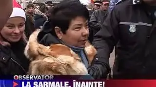 Pitesti 5.000 de sarmale in fata Primariei 26 DECEMBRIE 2011