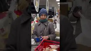 Help the elderly pay bills❤️❤️ #kindness #helpothers #spreadkindness