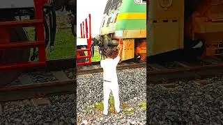 Railway coupling--dangerous job#short#railway