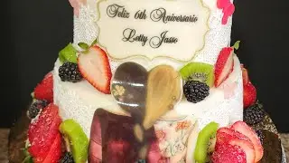 Gelatina Gourmet de 3 quesos y rellena de fresas con crema