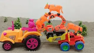 किसान ट्रैक्टर पर गाय को लॉड कर के खेत ले जा रहा है l kids pretend toy l Toy Bee 