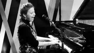 Elmegyek, elmegyek / TAMARA MOZES
