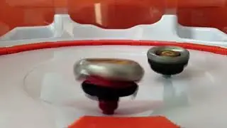 Fight☆266 - UX-14 SCORPIO SPEAR vs UX-06 LEON CREST - Beyblade Xtreme Ultimate Battle!