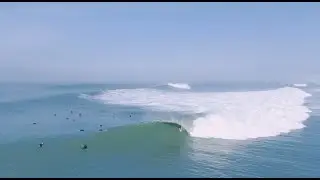 Nelson Cloarec dans un gros barrel &agrave; la Nord - Hossegor, France - 4K